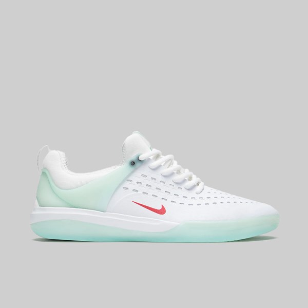 NIKE SB NYJAH 3 SKYLIGHT UNIVERSITY RED 
