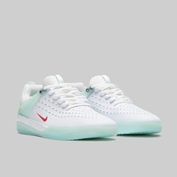 NIKE SB NYJAH 3 SKYLIGHT UNIVERSITY RED 